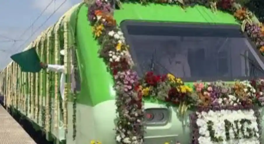 India Flags Off Its First LNG-Powered Train