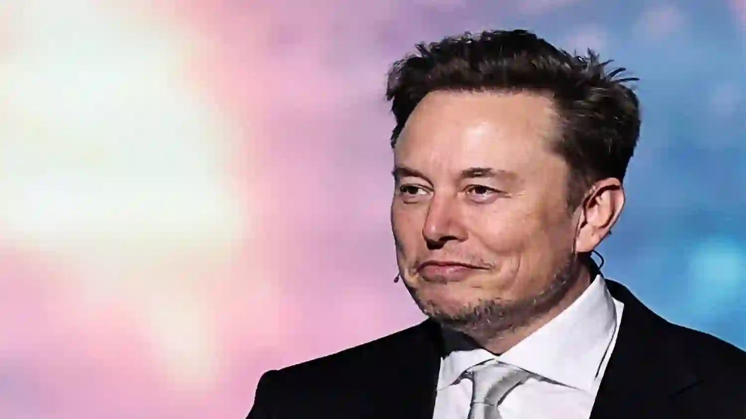 Elon Musk Accuses ‘Certain Oligarchs’ of Blocking Starlink’s India Launch