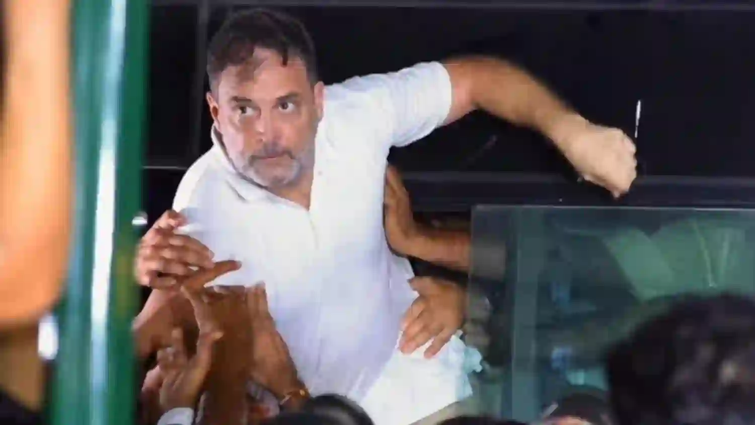 Rahul Gandhi Detained Near Jantar Mantar as INDIA Bloc MPs Face Police Action