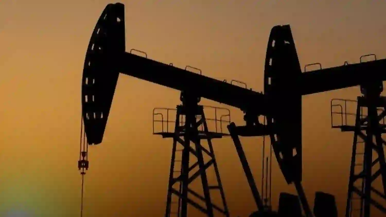 Saudi Arabia reduces oil prices for Asia