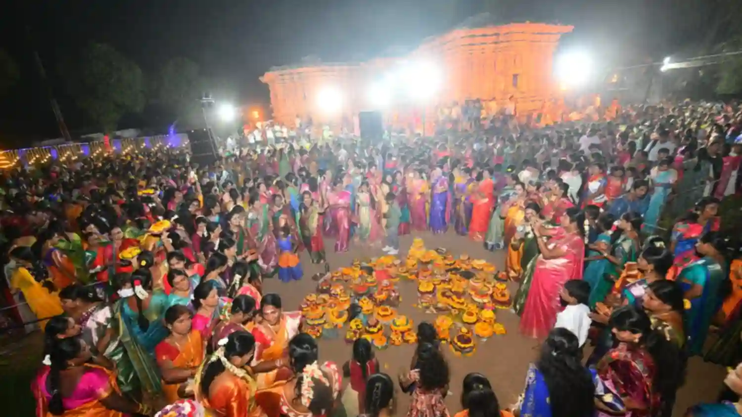 మహానగరం నుండి మట్టి వాసనల వరకు: ఒక దసరా ముచ్చట